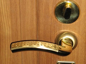 Замена дверной ручки входной двери в Магнитогорске